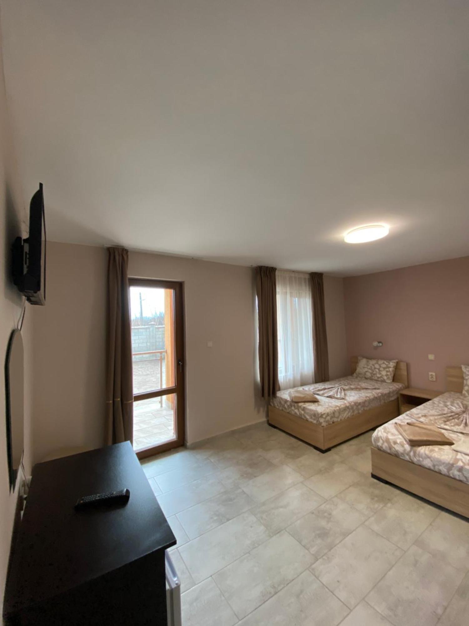 Guest Rooms Wild Duck Ezerets Exterior foto