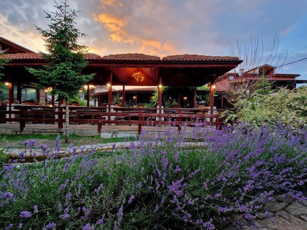 Guest Rooms Wild Duck Ezerets Exterior foto
