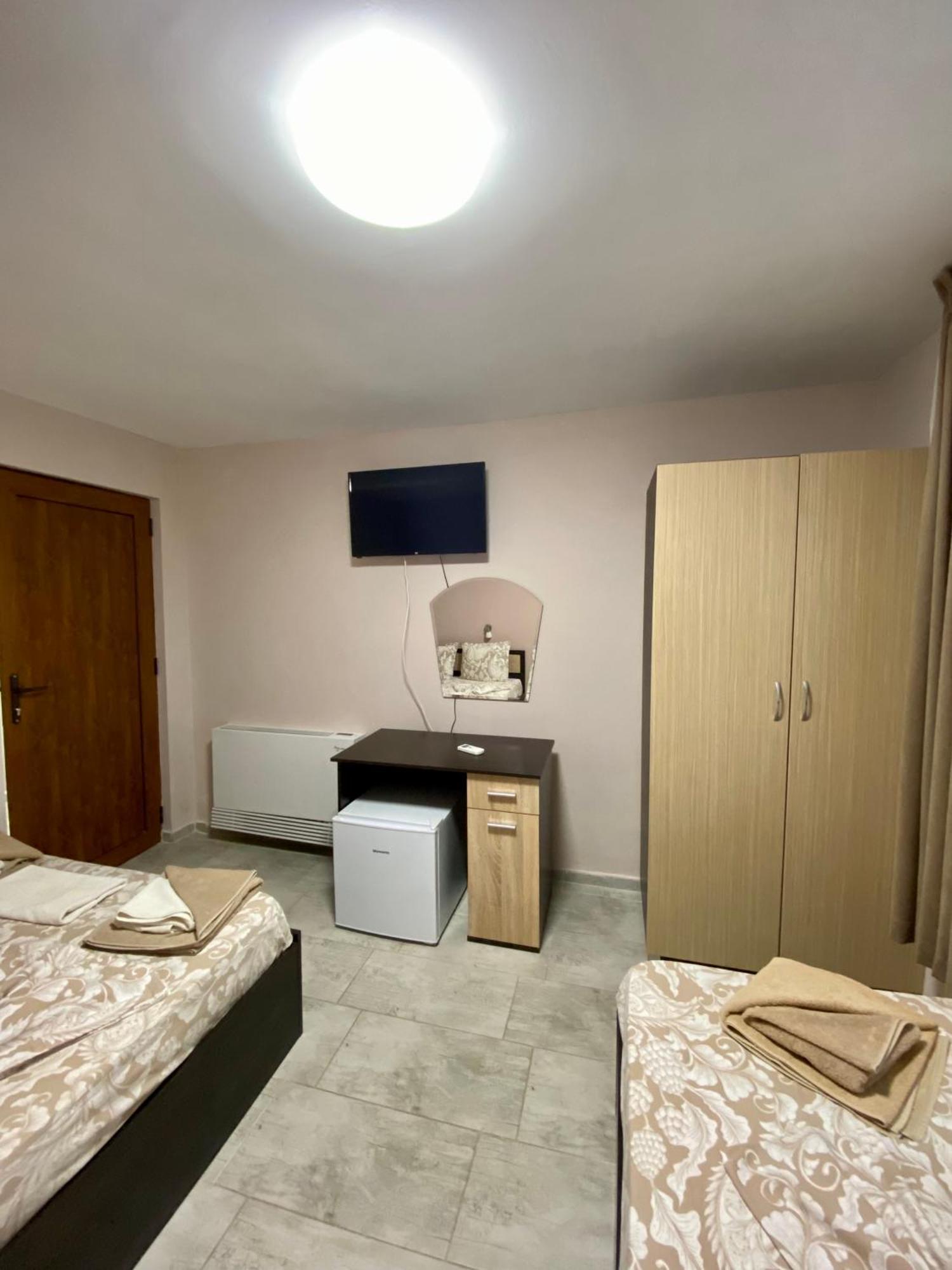 Guest Rooms Wild Duck Ezerets Exterior foto