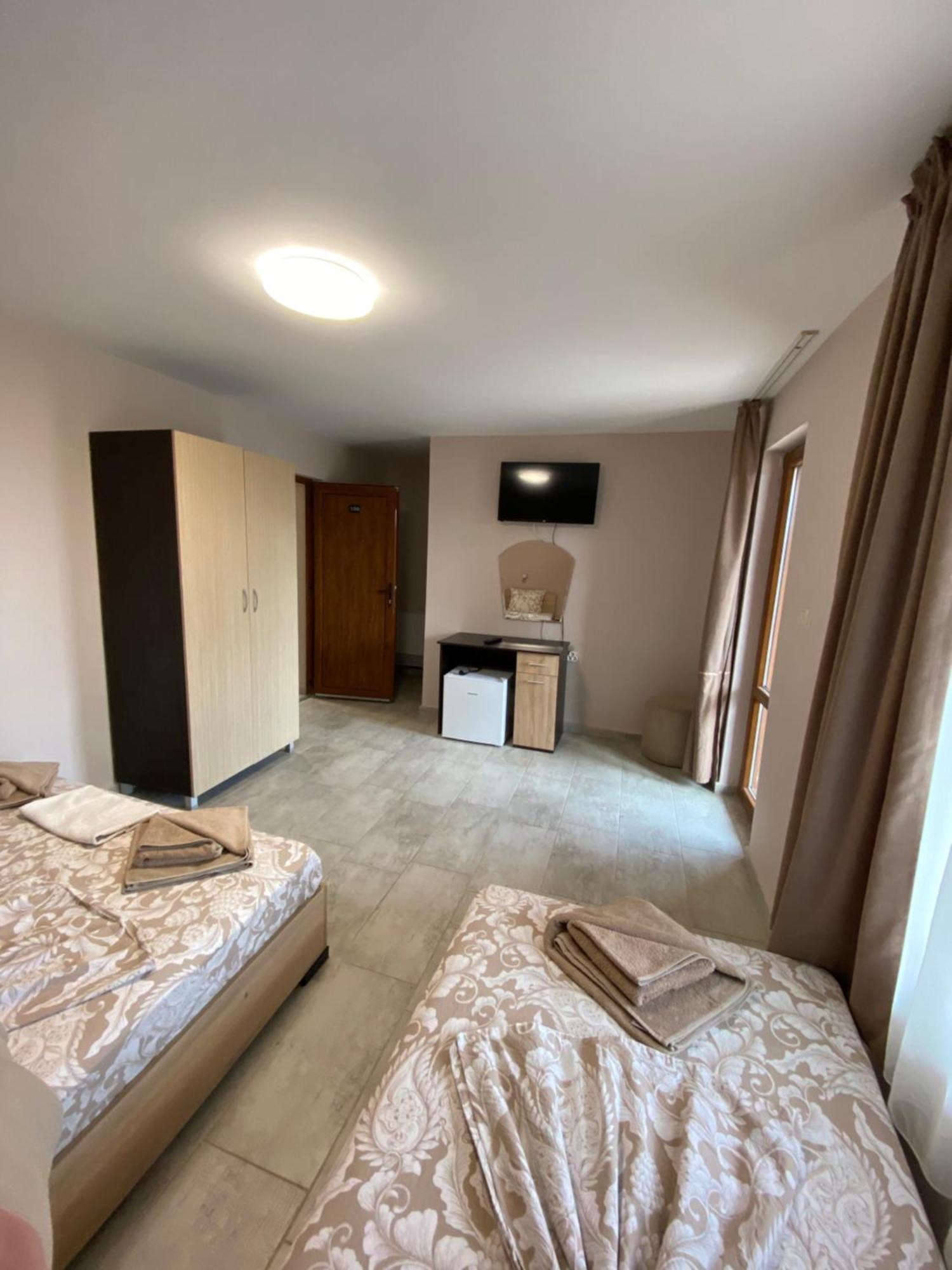 Guest Rooms Wild Duck Ezerets Exterior foto