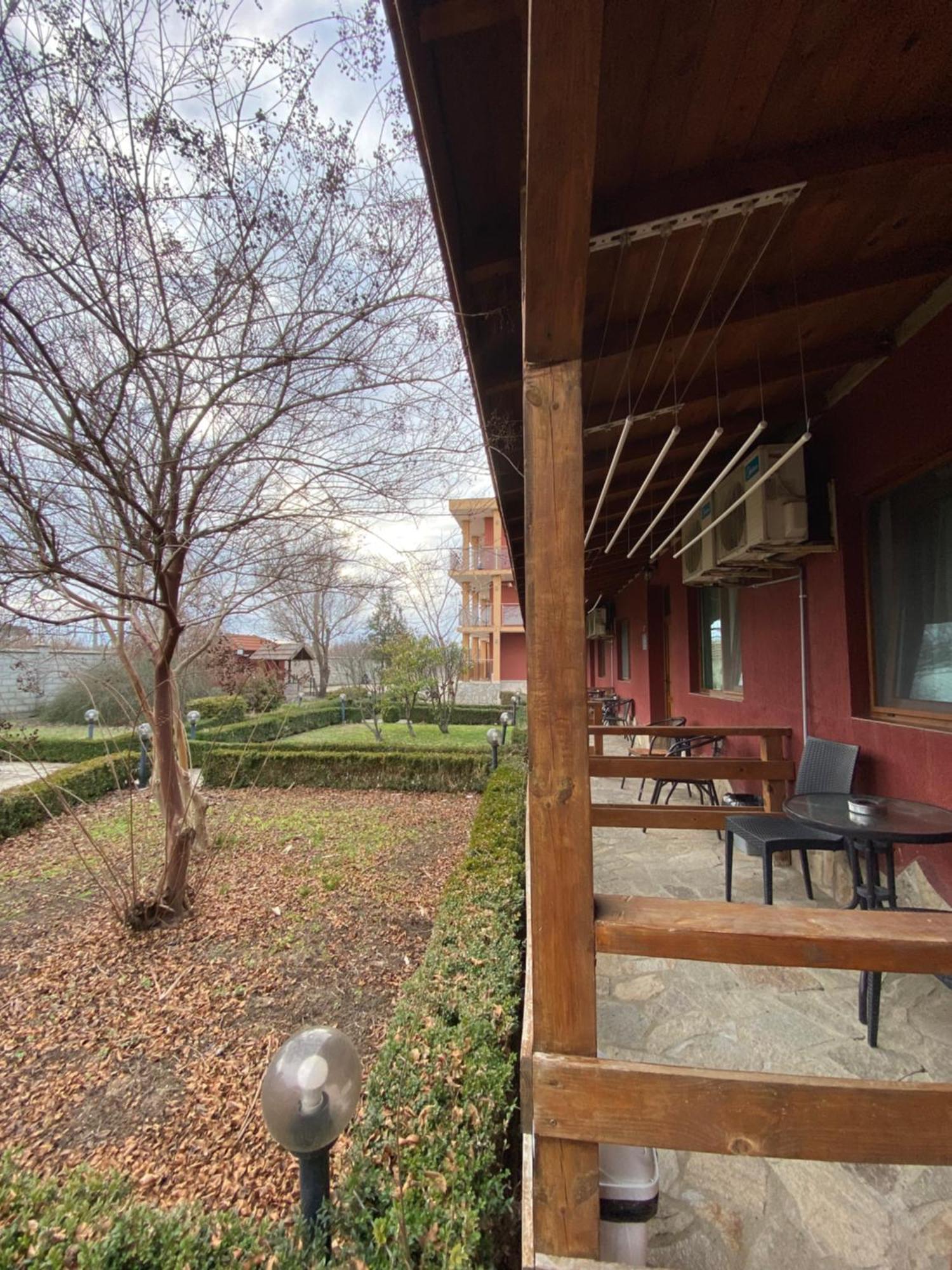 Guest Rooms Wild Duck Ezerets Exterior foto