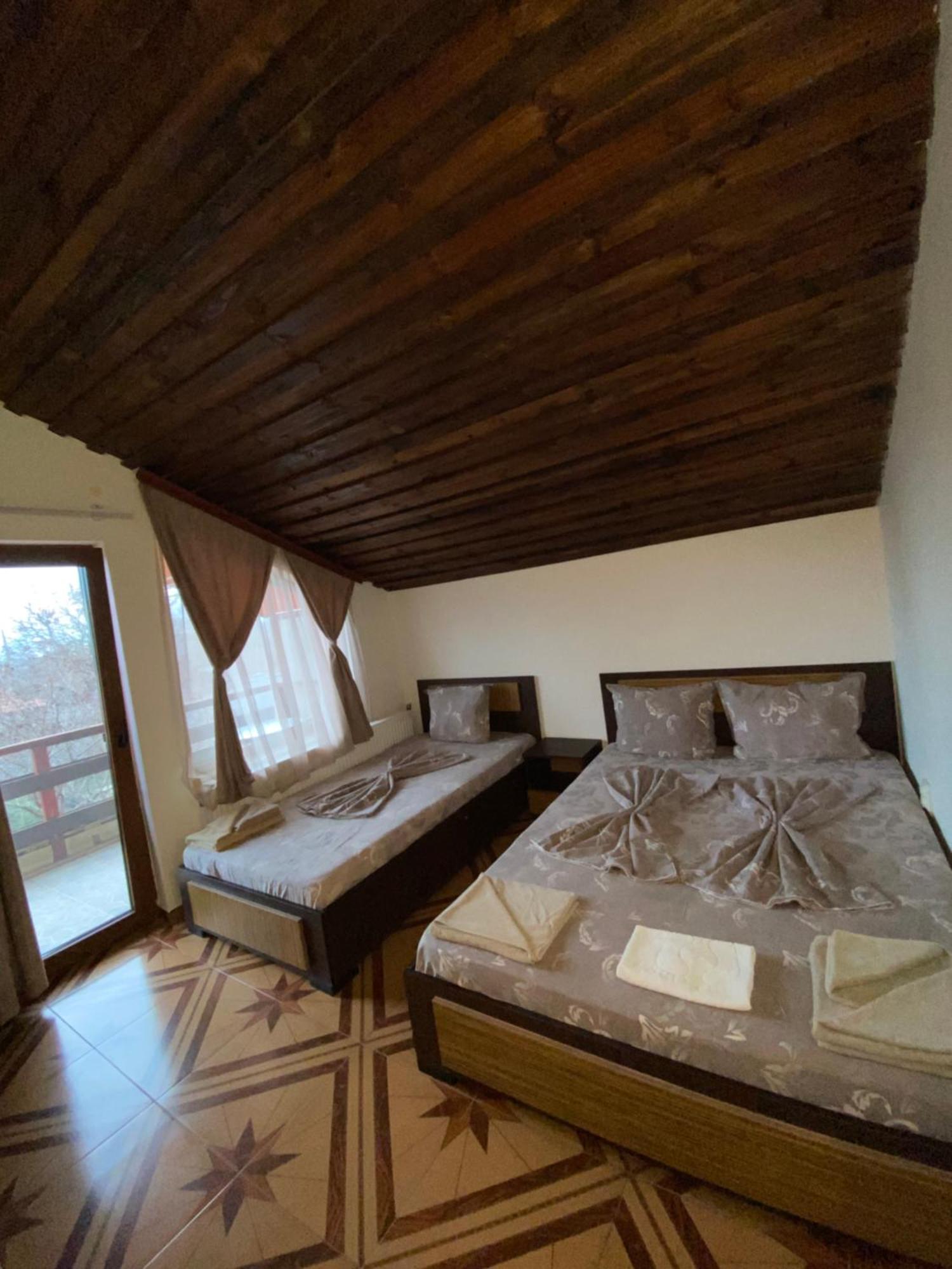 Guest Rooms Wild Duck Ezerets Exterior foto