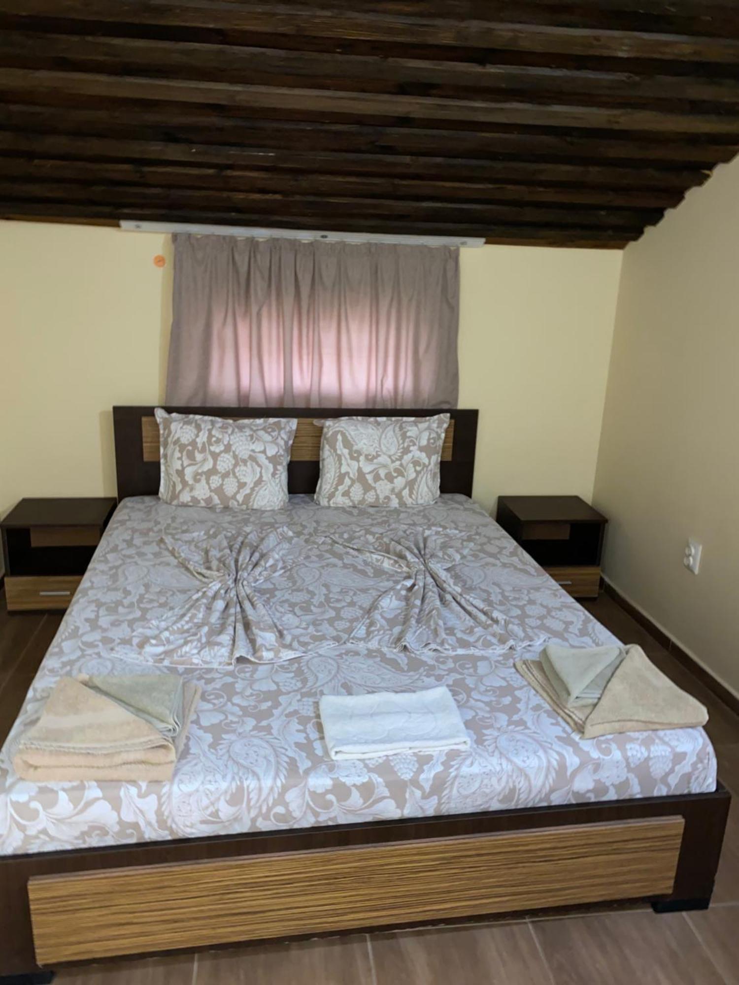 Guest Rooms Wild Duck Ezerets Exterior foto